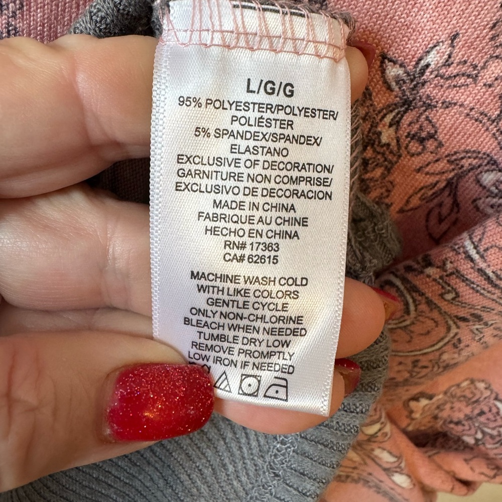 NWT Ellen Tracy Gorgeous V-Neck SUPER SOFT Sweater GRAY/BLUSH     LARGE       #4 - Picture 8 of 10